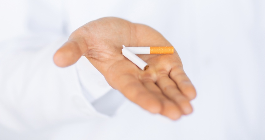 Ekspert: niektóre składniki dymu tytoniowego wchodzą w interakcję z lekami