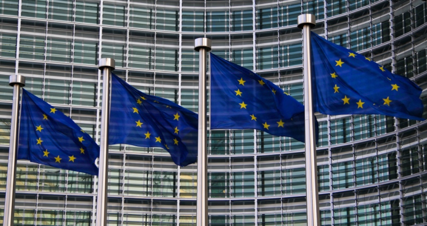 UE zawarła umowę na 55 tys. dawek potencjalnego nowego leku na Covid-19